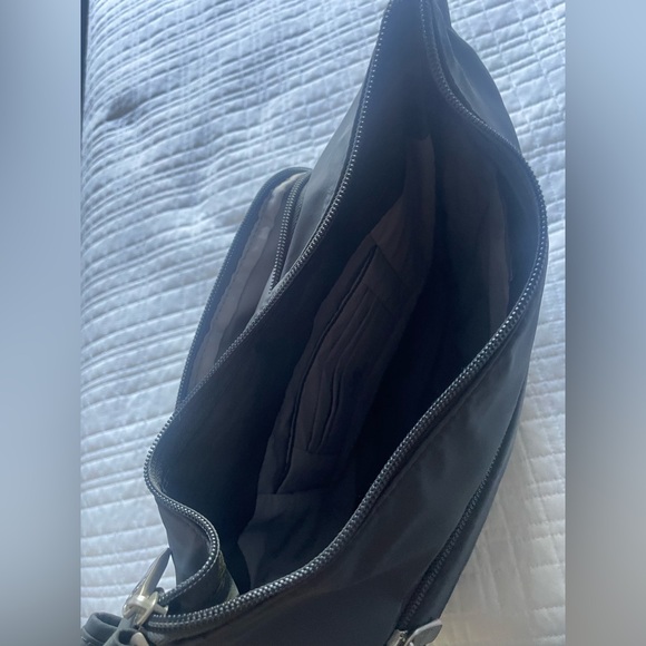 Travelon Anti-theft Classic Crossbody Bucket Bag Grey 14”x11”x4” - Picture 10 of 10